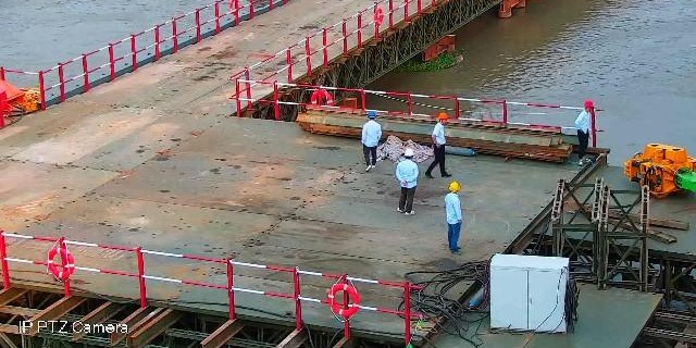 传统 CV 检测结果：仅检出部分工人，置信度低